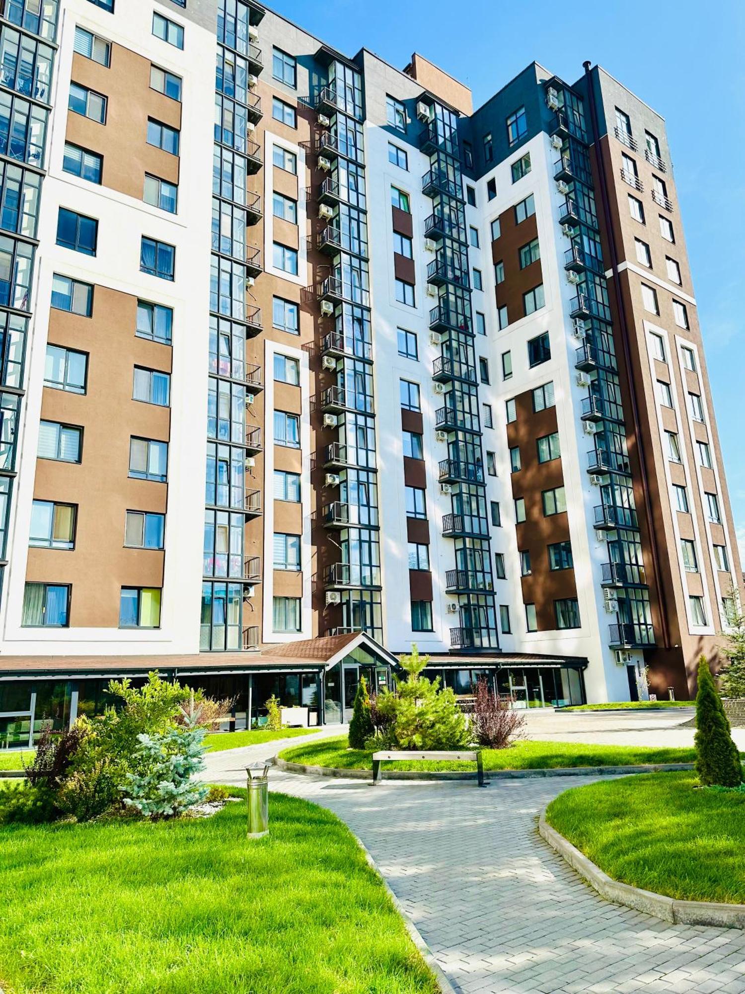 Comfortable Apartments With A Coffee Machine In The City Centre, Zlata Plaza Rivne Ngoại thất bức ảnh