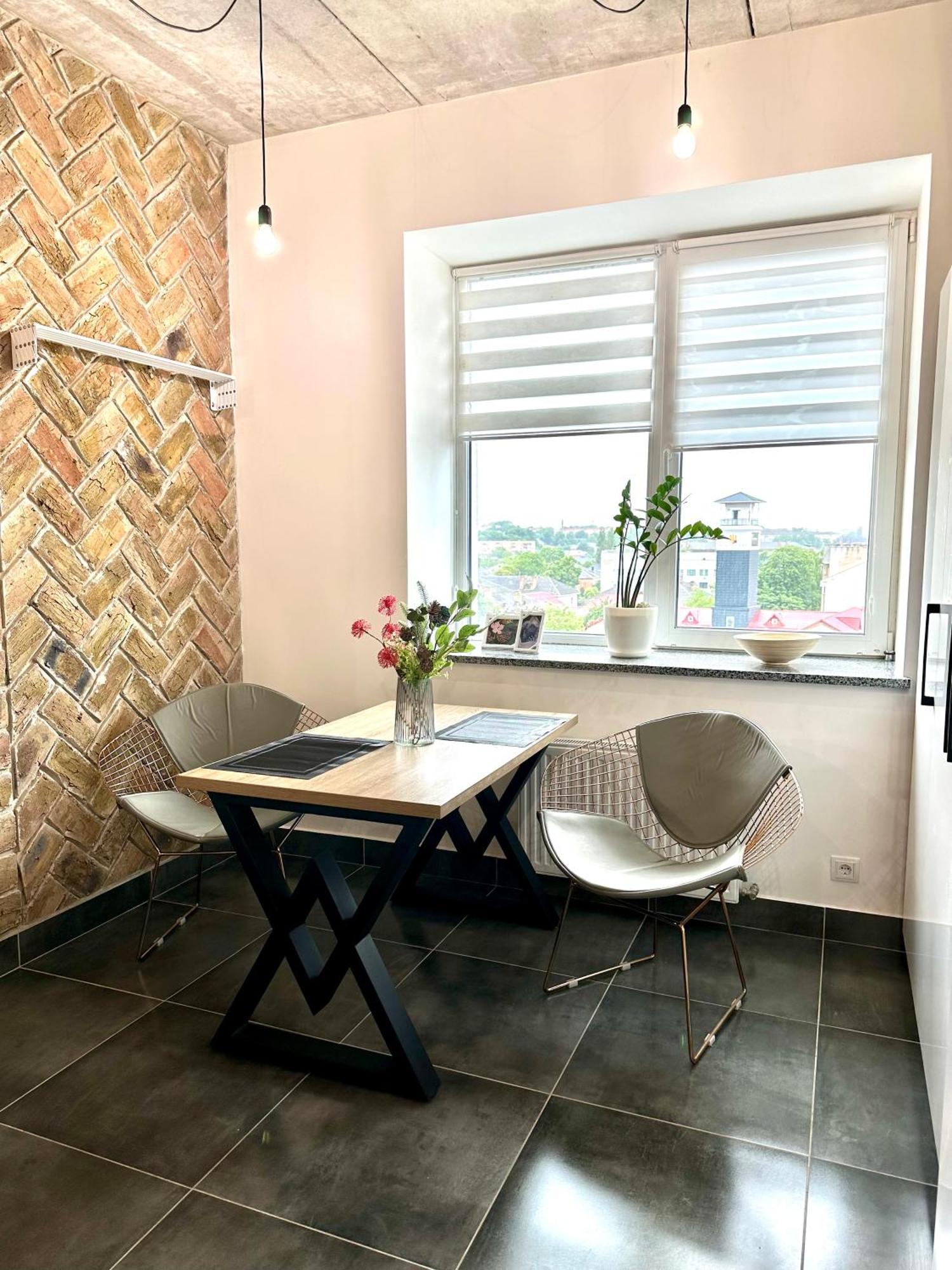 Comfortable Apartments With A Coffee Machine In The City Centre, Zlata Plaza Rivne Ngoại thất bức ảnh